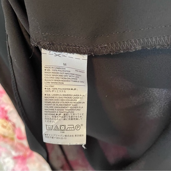 Banana Republic Ruffle Flutter Sleeve Top Sz M - Picture 4 of 4